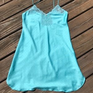 🌵Victoria’s Secret Vintage Gold Label nightgown